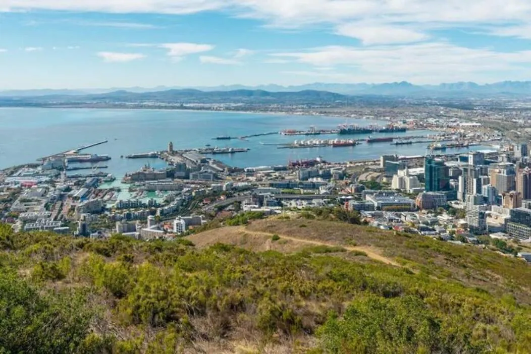 Spacious Apartment In Cbd Pool & Parking Perfect For The Corporate Traveller Cape Town South Africa